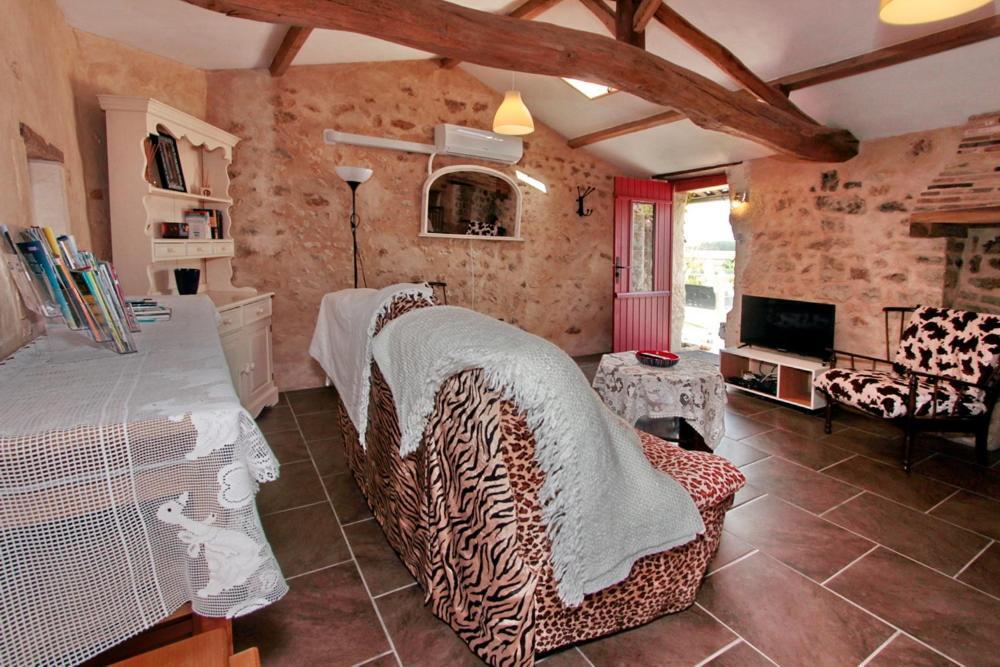 Gite du Passignac Saint-Maigrin Extérieur photo