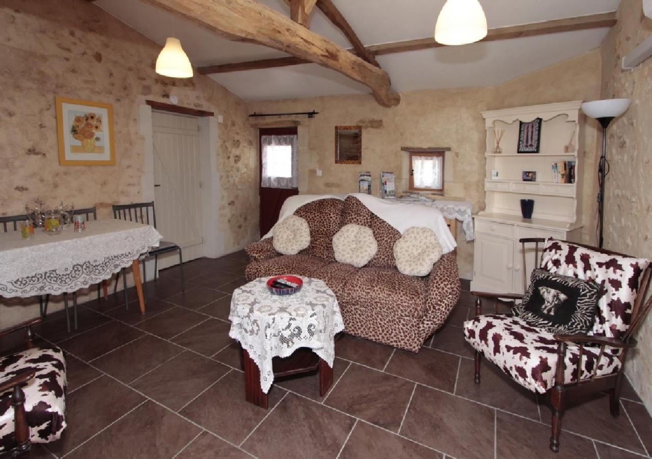 Gite du Passignac Saint-Maigrin Extérieur photo